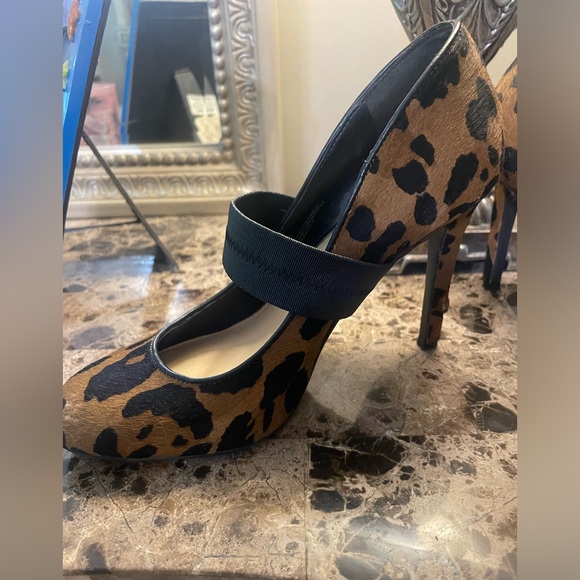 Shoes - Picture 2 of 3